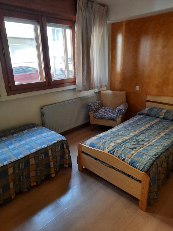 Habitaciones Pension El Parque Sabiñánigo Eksteriør bilde