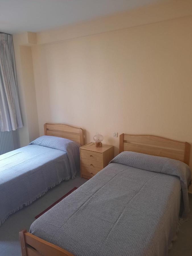 Habitaciones Pension El Parque Sabiñánigo Eksteriør bilde